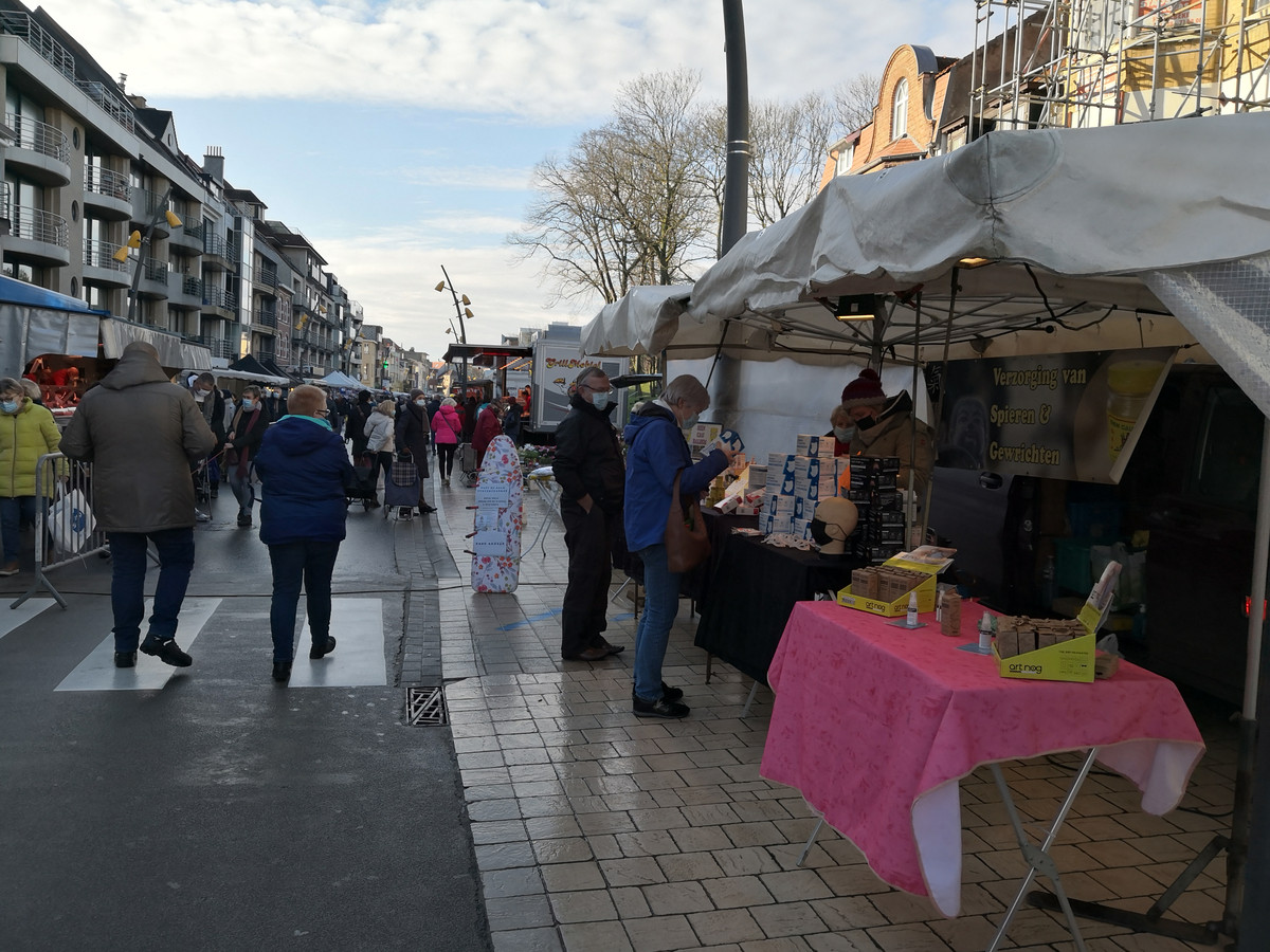 De Panne laat niet-essentiële kramen niet meer toe op zijn wekelijkse ...