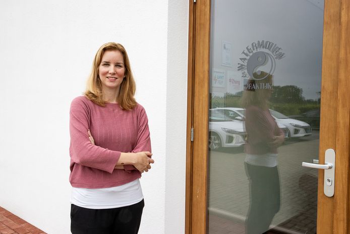 Sabine Kuijpers in haar nieuwe yogastudio