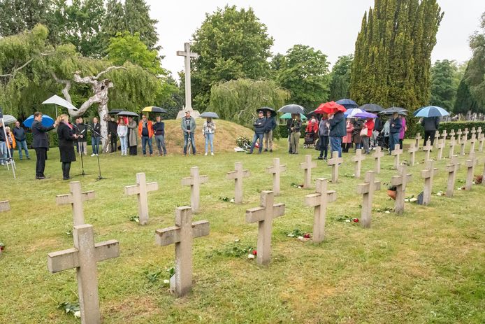 Het bombardement op Roosendaal werd 78 jaar later op de begraafplaats aan de Bredaseweg herdacht.
