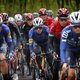 Evenepoel beperkt schade in kletsnatte etappe door Apennijnen