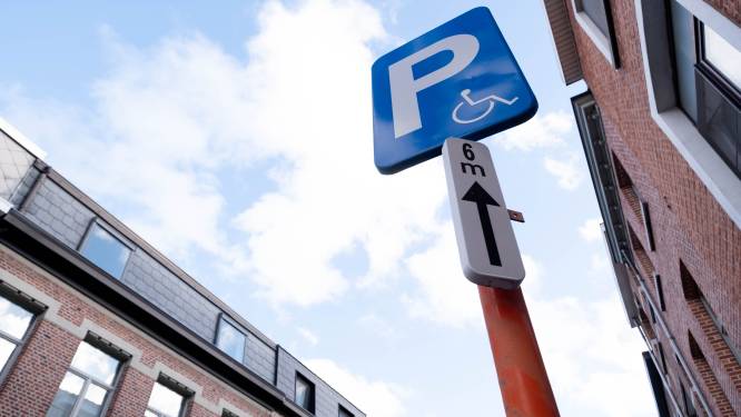 Centrumparking krijgt parkeerplekken voor mindervaliden aan in- en uitrit