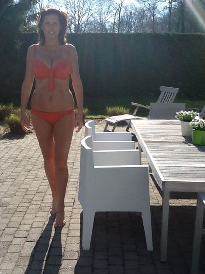 wendy-van-wanten-haalt-haar-bikini-boven-foto-hln-be