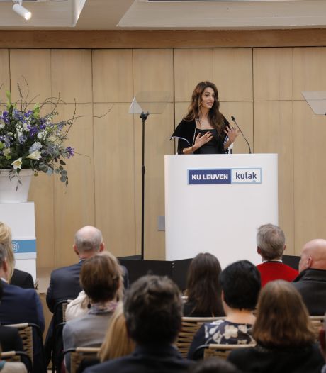 “Elle nous inspire tous”: Amal Clooney reçoit un doctorat honorifique à la KU Leuven