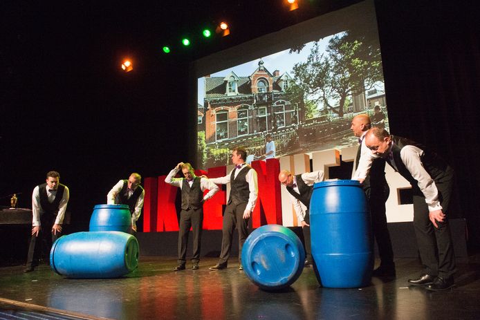 Cabaretgroep For Mineur in de Pas tijdens het optreden in 2019.