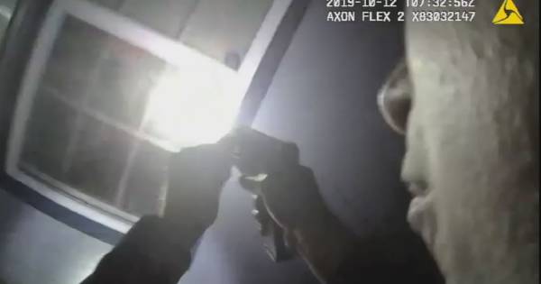 Agent die vrouw in haar eigen huis in Texas doodschoot, opgepakt voor moord.