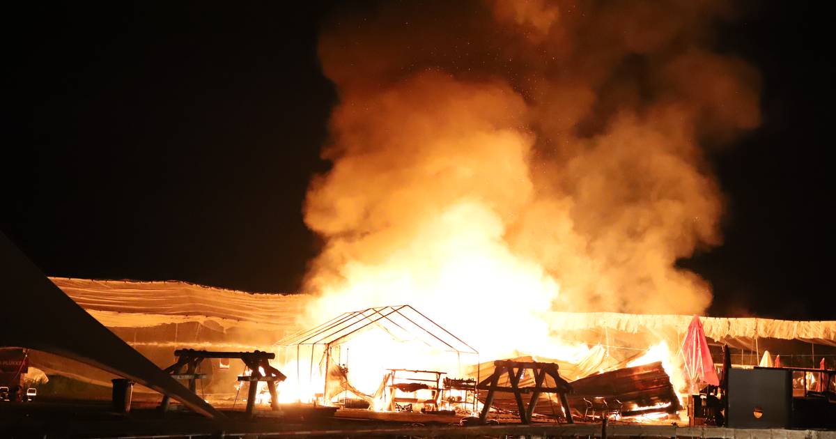 Schuur brandt af bij fruitbelevingspark in Wadenoijen, gasfles explodeert tijdens blussen - De Gelde