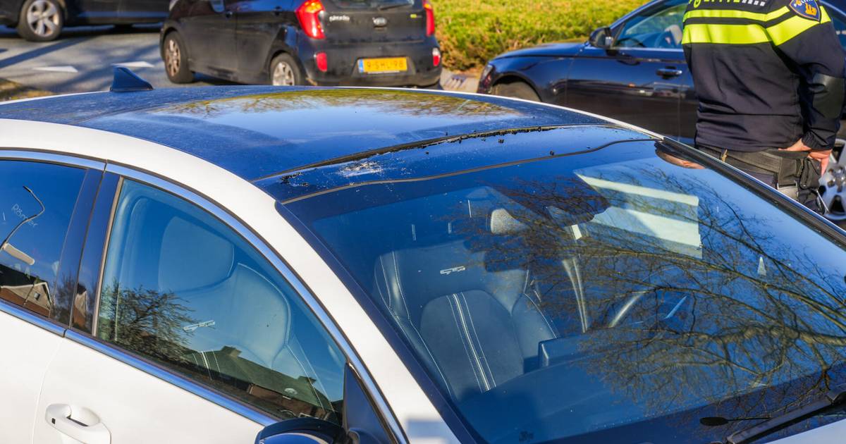 Fietser zwaargewond bij botsing met auto in Mierlo.