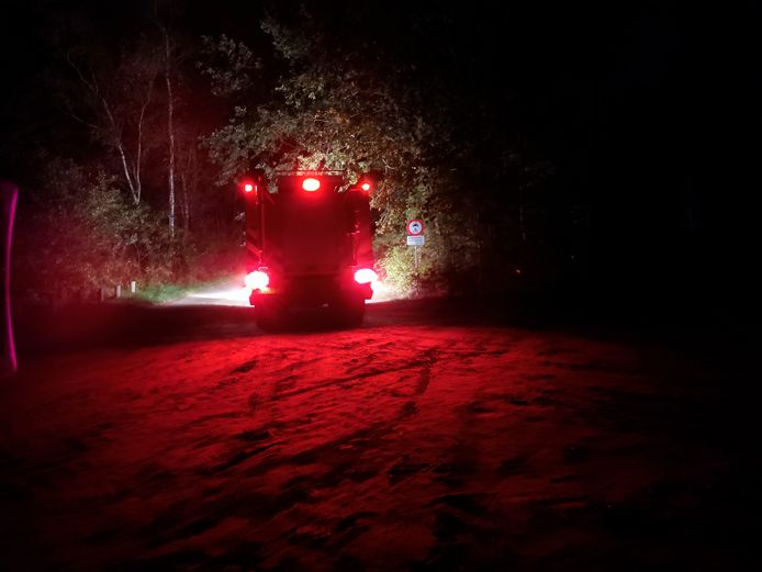 Brandweer in de omgeving van de Bosbeekweg tussen Bennekom en Renkum tijdens de zoektocht naar het vermiste meisje, maandagavond.