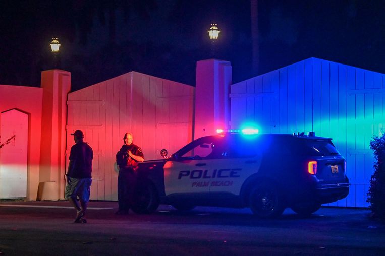 Tientallen agenten doorzochten Trumps landgoed Mar-a-Lago in Palm Beach. Beeld AFP
