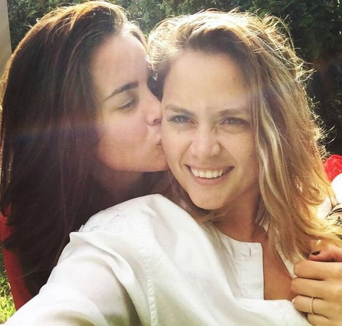 Jocelyn Morffi (links) met haar vrouw Natasha Hass (rechts)