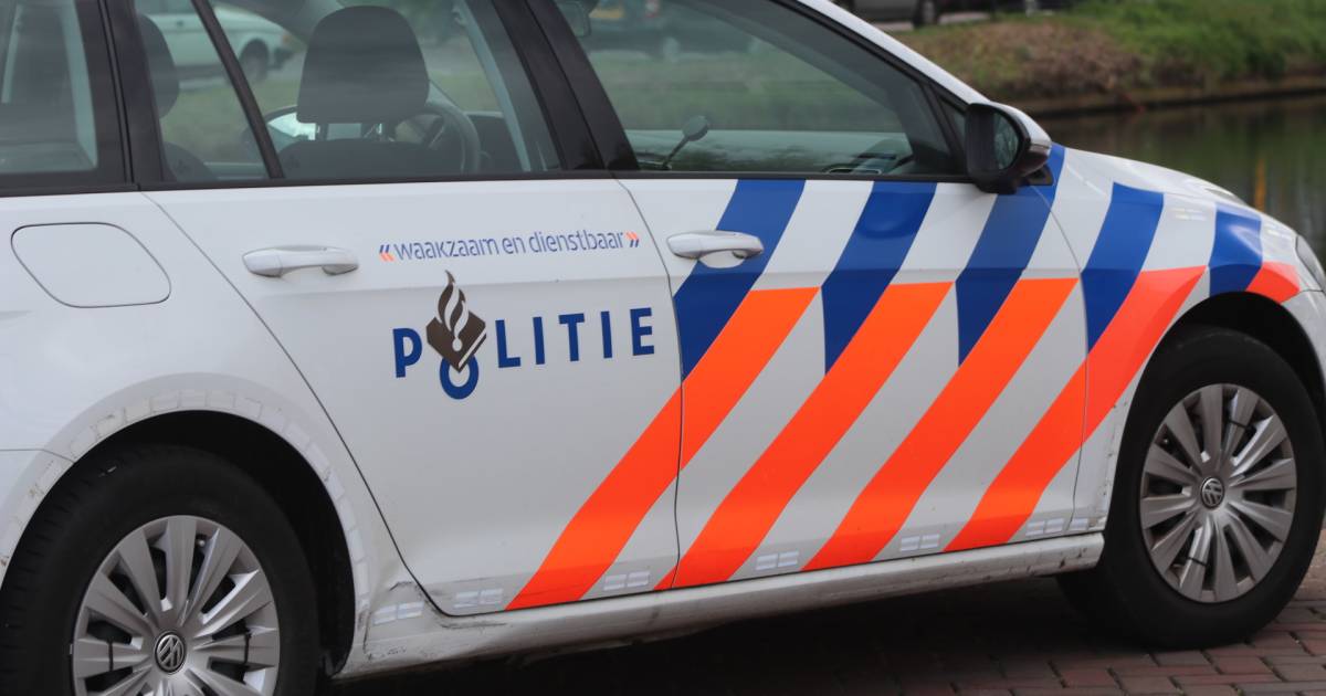 Politie maakt einde aan illegaal feest met dertien mensen in Hengelo.