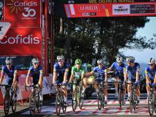 Teamspirit: groenetruidrager Jakobsen met hele ploeg over finish in laatste bergrit Vuelta