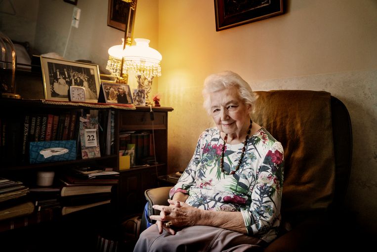Marguerite (85) in haar kamer in rusthuis Tempelhof: 'Ik zal wel wachten tot ze mij komen halen. Maar sommigen kijken er echt naar uit om te sterven.' Beeld Eric de Mildt