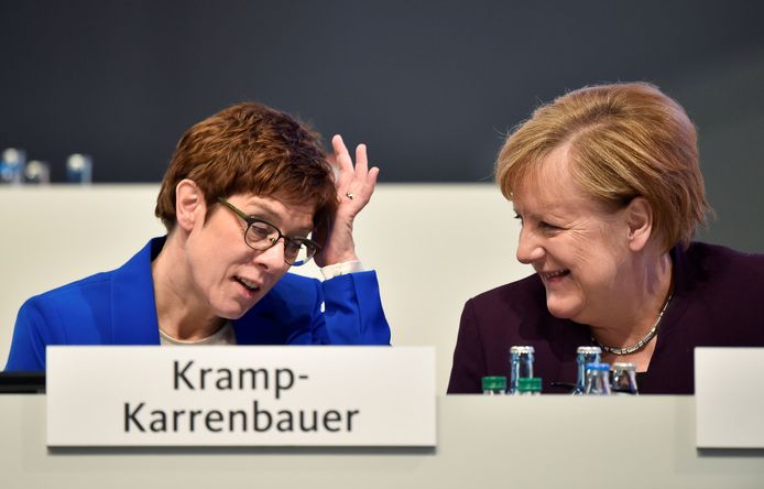 Kramp-Karrenbauer wordt al jarenlang gezien als de opvolgster van Angela Merkel.