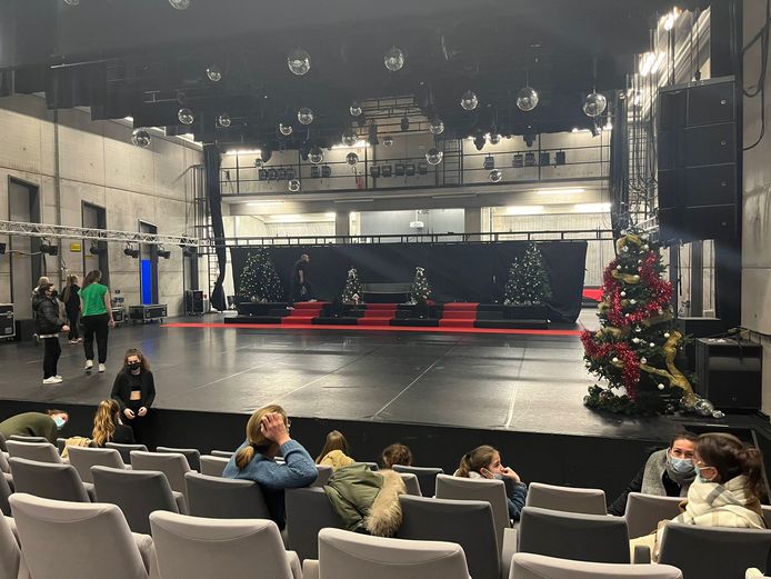 De leden van het Life Danscenter waren volop aan het repeteren voor vier kerstshows in De Leest, die nu op de valreep geannuleerd zijn.