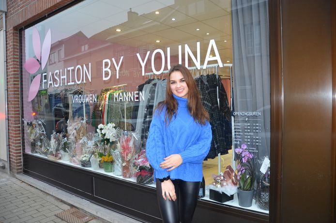 Youna in haar nieuwe winkel 'Fashion by Youna' in de Brusselstraat in Ninove.