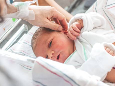 Hoera! Amsterdamse ouders kunnen hun kersverse baby digitaal aangeven in alle ziekenhuizen
