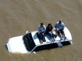 Amerikanen negeren waarschuwing en belanden in water