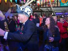 Hulster Vossen vieren verlaat verjaardagsfeest