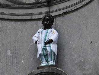 Manneken Pis is voor even verpleger: “Om het beroep en de opleiding te ondersteunen”