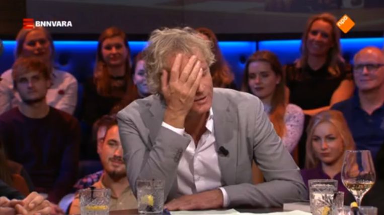 Pauw slaat zijn hand voor zijn hoofd na weer een ontwijkend antwoord van Jetten. Beeld Pauw