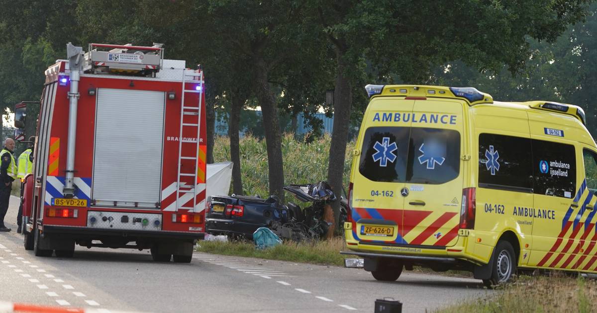 Twee inzittenden overleden bij eenzijdig auto-ongeluk Staphorst.