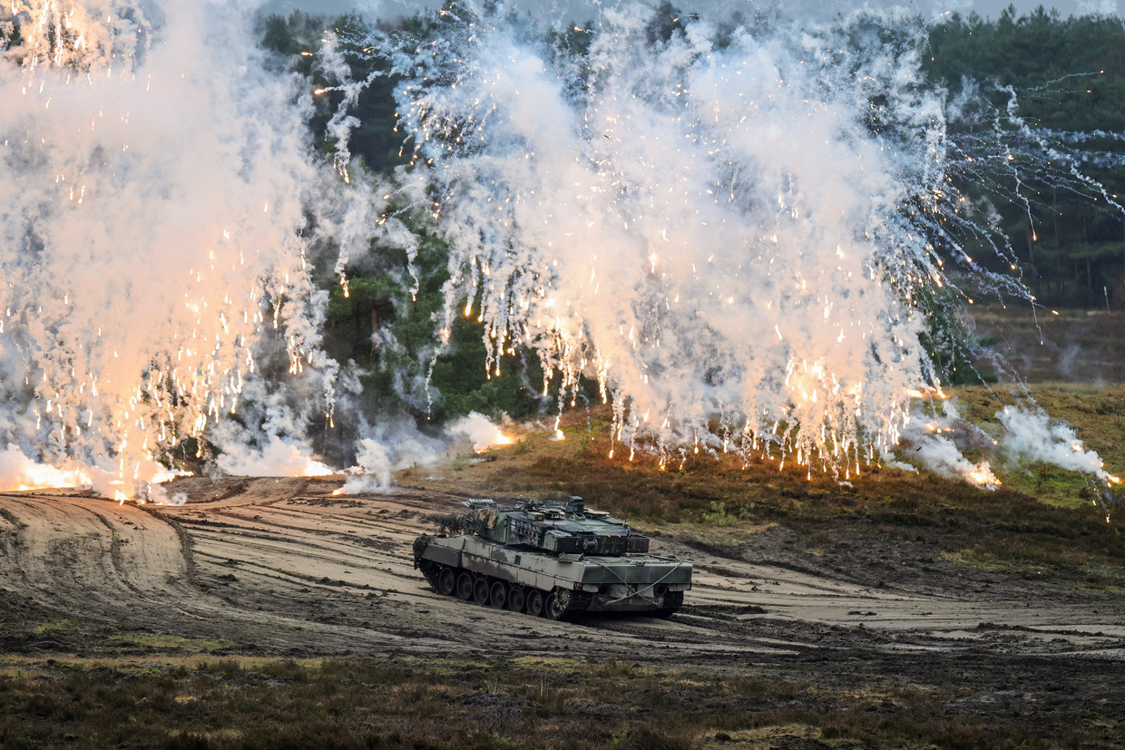 A German Panther 2 tank exercising.  Germany will supply 14 tanks to Ukraine.  Image by ANP / EPA