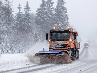 Sneeuwchaos houdt aan in Oostenrijk en zuiden van Duitsland: opnieuw hevige sneeuwval en lawinegevaar