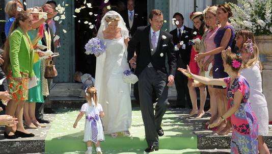 Prinses Carolina en haar man, Albert Brenninkmeijer, verlaten de Basilica di San Miniato al Monte.