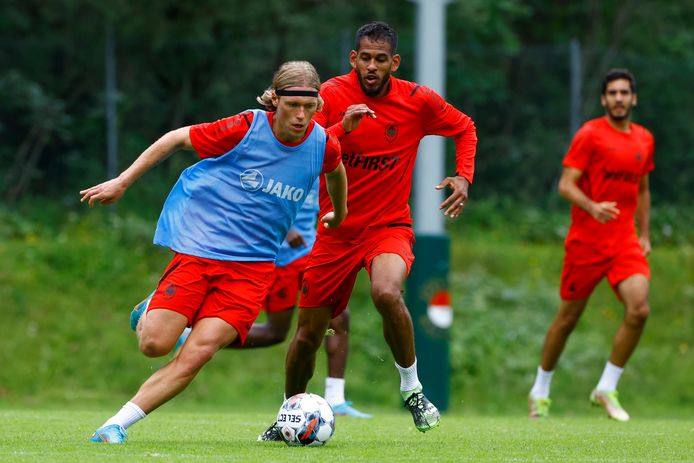 Fischer tijdens de voorbereiding in duel met Haroun.