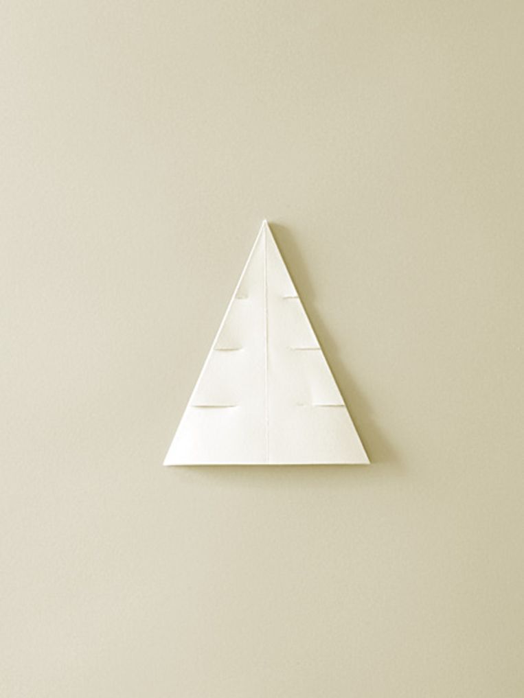 Origami DIY: knutsel zelf deze leuke denneboompjes Beeld Renee Frinking