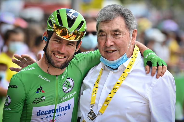 Mark Cavendish en Eddy Merckx in Mourenx. Beeld ANP