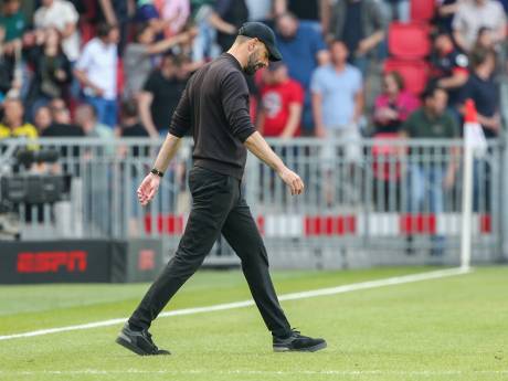 Teruglezen | Persconferentie PSV over vertrek Van Nistelrooij