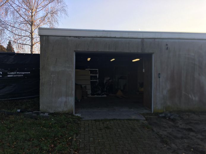 Het schuurtje aan het huis was al eerder forensisch onderzocht. Nu zijn er aanwijzingen dat er ook in het huis bewijs te vinden is.