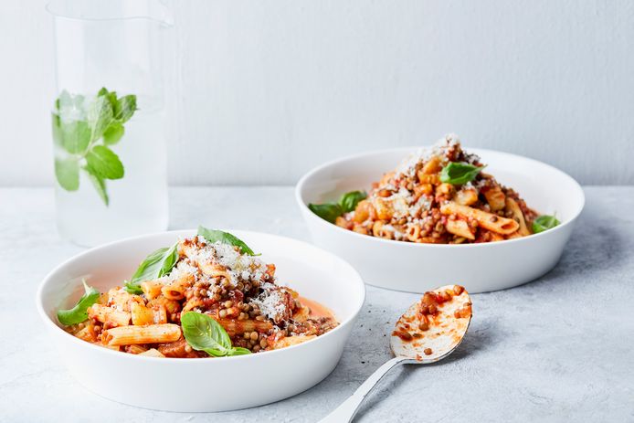 Penne met linzenbolognaise van Sonja Peeters.