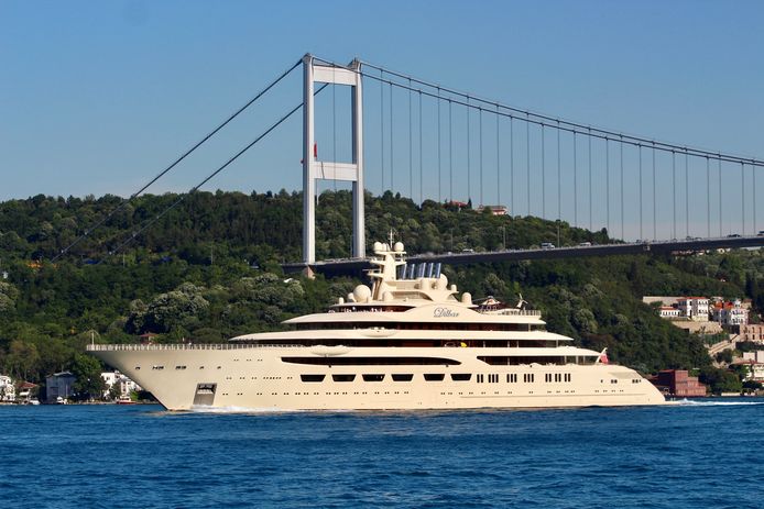 Luxejacht Dilbar van de Russische miljardair Alisjer Usmanov.