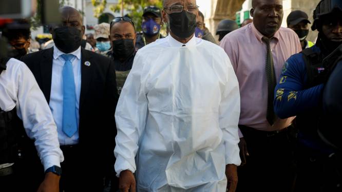 Premier Haïti bij uitkomen kerk onder vuur genomen door bende