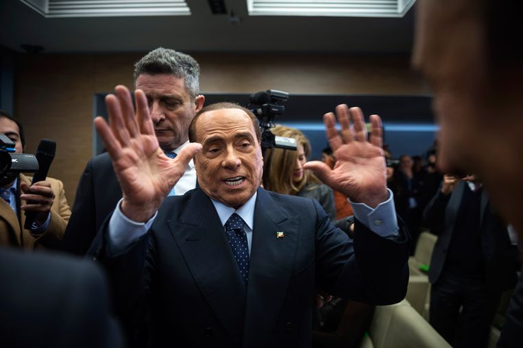 Bejaarde politici, zoals Berlusconi (81), domineren de Italiaanse politiek. Naar jongeren wordt niet geluisterd.  Beeld Getty Images