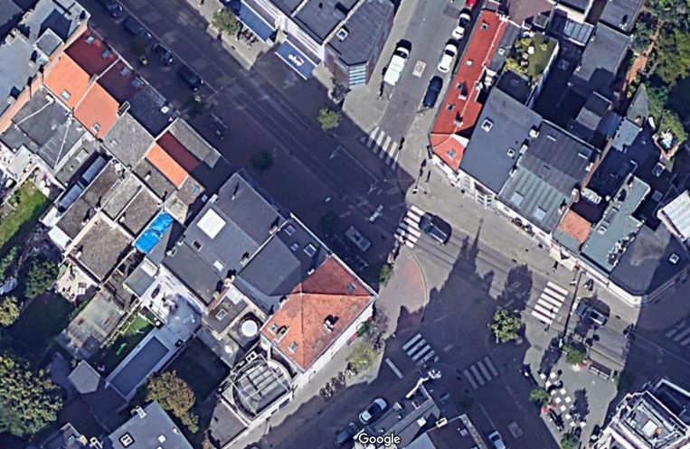 De aanrijding gebeurde op het kruispunt van de Lange Leemstraat met de Sint-Vincentiusstraat. Beeld Google