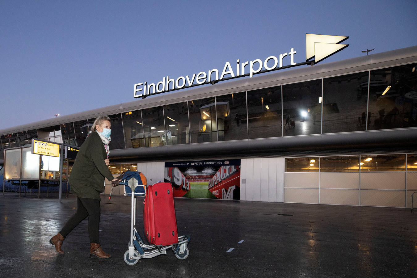 Op Eindhoven Airport het vliegtuig naar