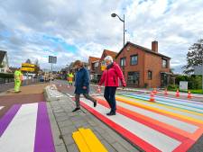 Twee regenboogzebrapaden kleuren voortaan de entrees van Oudenbosch