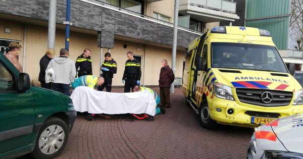 Winkeldief ontkomt niet: hij fietst tegen een lantaarnpaal in Gendt