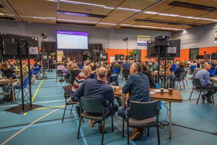 Het Burgerberaad Zorg Zeeland kwam zaterdag voor het eerst bijeen in De Stenge in Heinkenszand.