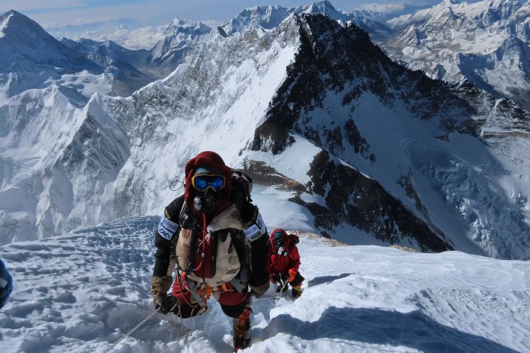 Purja: ‘Als je zegt dat je uit Nepal komt, vragen mensen altijd of je de Everest al hebt gezien. Ik moest telkens neen zeggen.’ Beeld Netflix