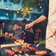 Barbecueën hoeft niet ongezond te zijn: zeven tips om zonder schuldgevoel aan te schuiven aan de tuintafel