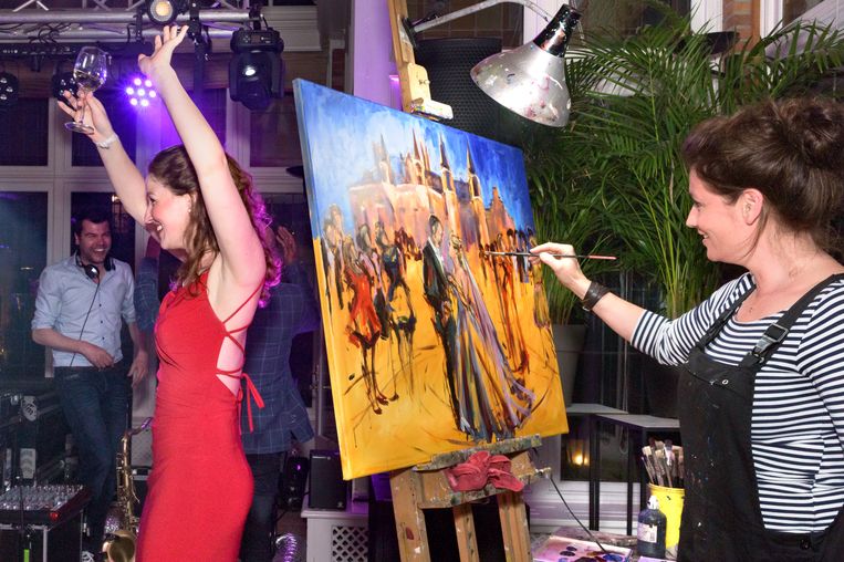 Marcelle Schoenmakers van Live Paint op trouwerij in het kasteel Maurick in Vught Beeld Sas Schilten
