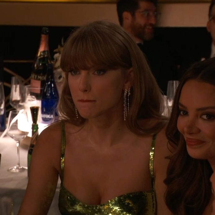 Taylor Swift non ha potuto fare a meno di ridere delle battute di Joe ai Golden Globes.