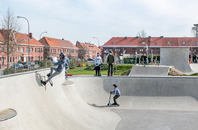 Skaten Is Altijd Leuker Met Wat Zon Erbij Eindelijk Dolle Pret In Skatepark Witte Molen Na Winterprik Sint Niklaas Hln Be