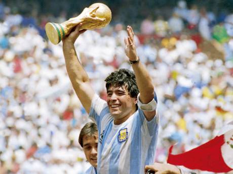 Erfgenamen van Diego Maradona willen veiling Gouden Bal voorkomen