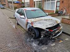 Politie op zoek naar verdacht duo nadat twee keer de vlam gaat in Arnhemse Mercedes 